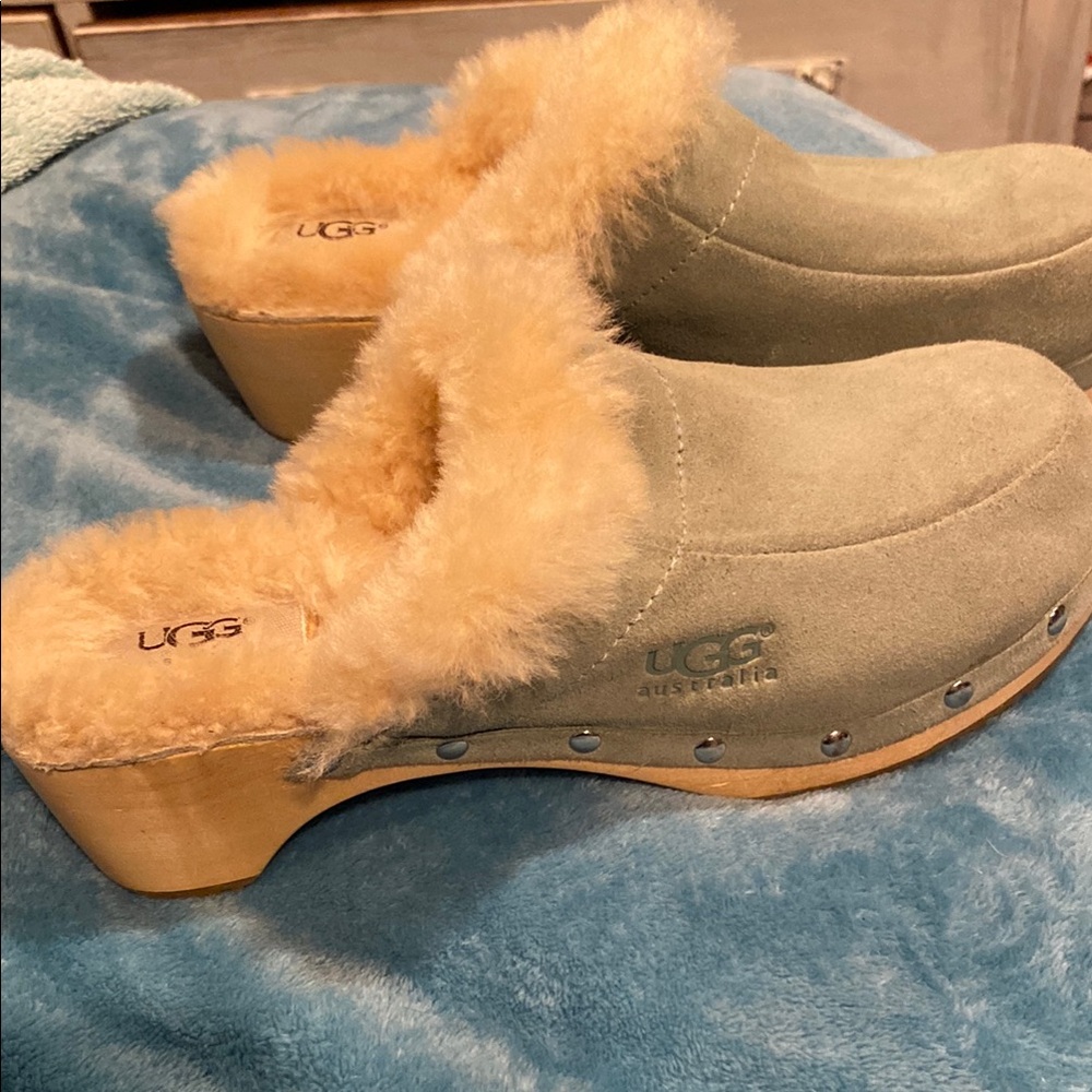 UGG Women's Shearling Clog Slippers - Tan and Cream